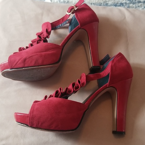 Madden Girl Setra open-toe ruffled t-strap pump - Picture 3 of 10